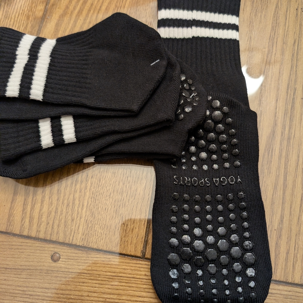 Lacholin Yoga Pilates Socks with Grips for Women Size 6-9